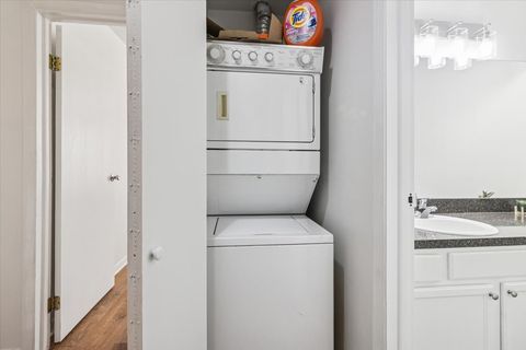 Tiny photo for 5817 Oakwood Drive #E, Lisle, IL 60532 (MLS # 12616291)