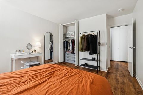 Tiny photo for 5817 Oakwood Drive #E, Lisle, IL 60532 (MLS # 12616291)