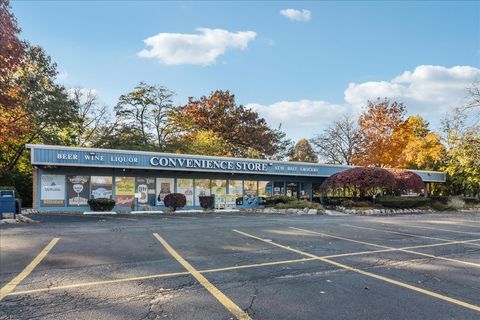 Tiny photo for 5817 Oakwood Drive #E, Lisle, IL 60532 (MLS # 12616291)