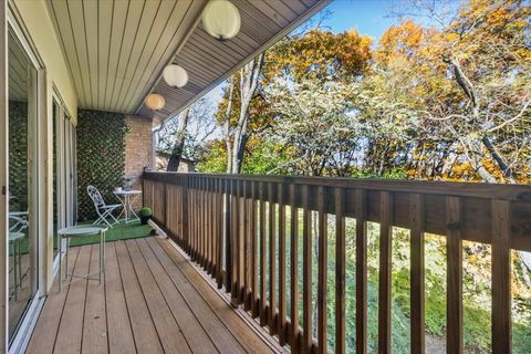 Tiny photo for 5817 Oakwood Drive #E, Lisle, IL 60532 (MLS # 12616291)