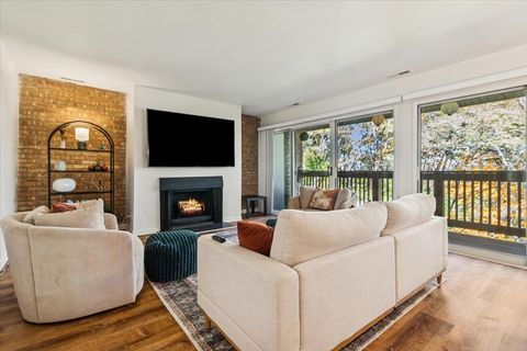 Tiny photo for 5817 Oakwood Drive #E, Lisle, IL 60532 (MLS # 12616291)