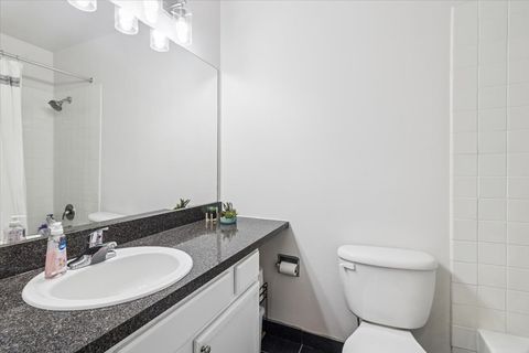 Tiny photo for 5817 Oakwood Drive #E, Lisle, IL 60532 (MLS # 12616291)