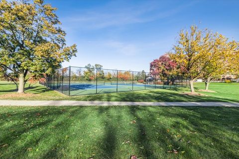 Tiny photo for 5817 Oakwood Drive #E, Lisle, IL 60532 (MLS # 12616291)