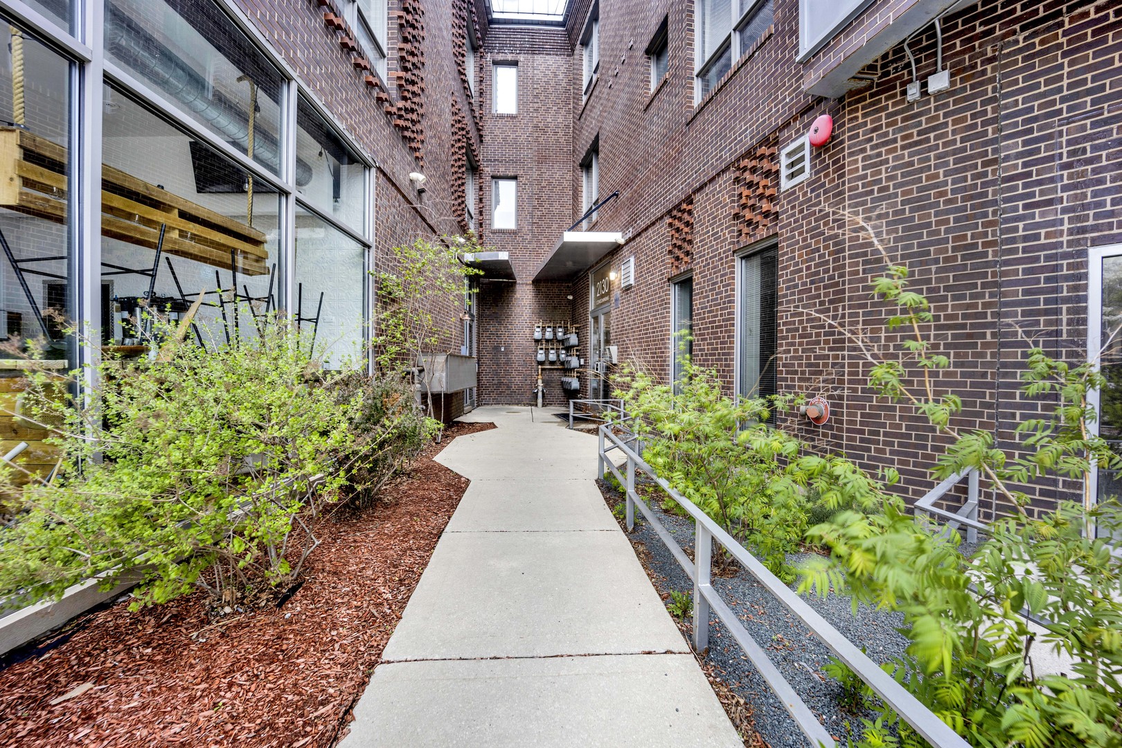 2130 W North Avenue 202