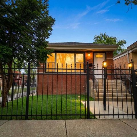 Photo of 600 N Monticello Avenue, Chicago, IL 60624 (MLS # 12587371)