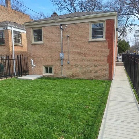Tiny photo for 600 N Monticello Avenue, Chicago, IL 60624 (MLS # 12587371)