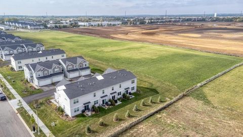 Tiny photo for 126 Kingsport Drive, South Elgin, IL 60177 (MLS # 12484456)