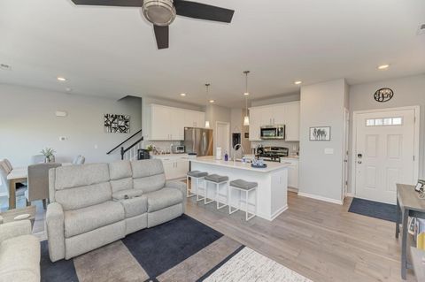 Tiny photo for 126 Kingsport Drive, South Elgin, IL 60177 (MLS # 12484456)