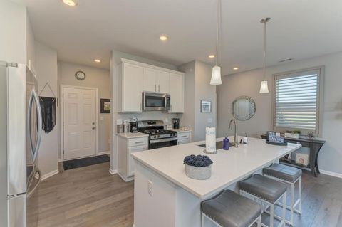 Tiny photo for 126 Kingsport Drive, South Elgin, IL 60177 (MLS # 12484456)