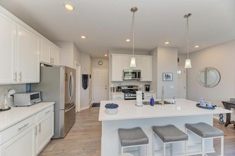 Tiny photo for 126 Kingsport Drive, South Elgin, IL 60177 (MLS # 12484456)