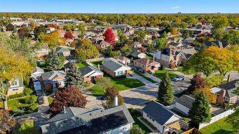 Tiny photo for 7448 W Jonquil Terrace, Niles, IL 60714 (MLS # 12508852)