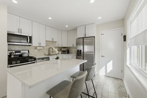 Tiny photo for 7448 W Jonquil Terrace, Niles, IL 60714 (MLS # 12508852)