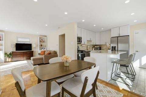 Tiny photo for 7448 W Jonquil Terrace, Niles, IL 60714 (MLS # 12508852)