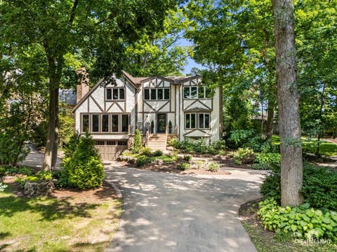 Photo of 641 Lake Road, Glen Ellyn, IL 60137 (MLS # 12693171)