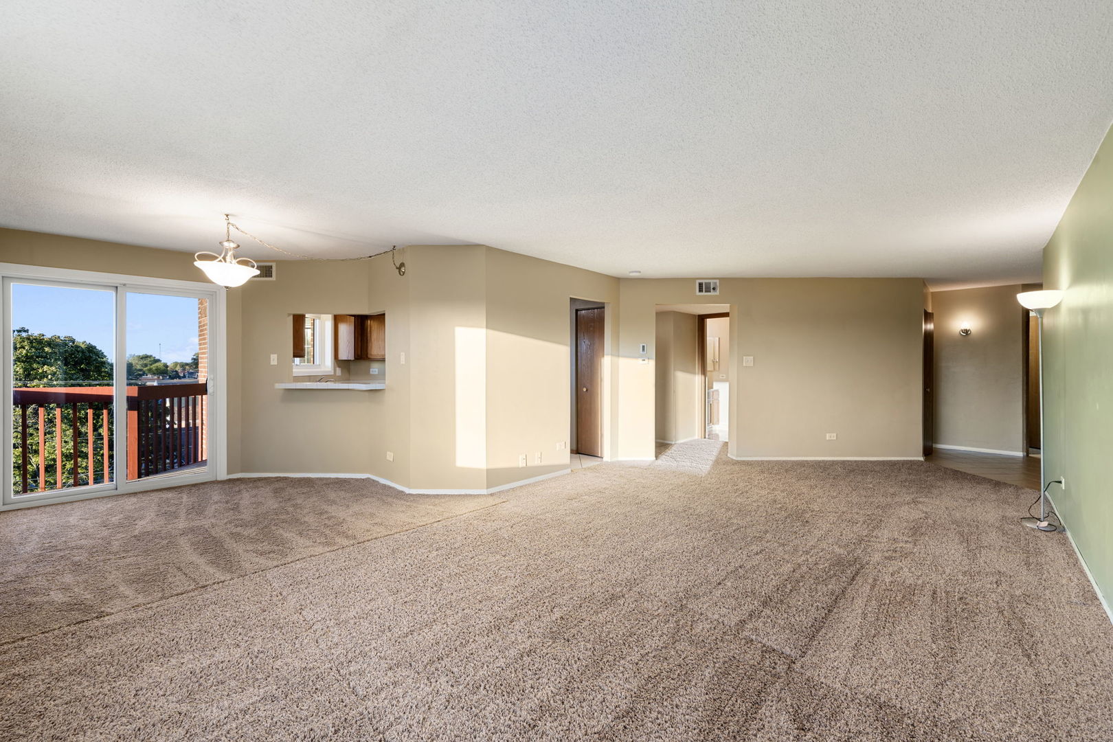 6421 Pershing Road 404