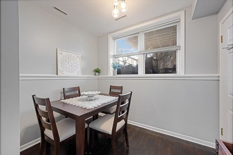 Tiny photo for 1714 W School Street #1, Chicago, IL 60657 (MLS # 12586516)