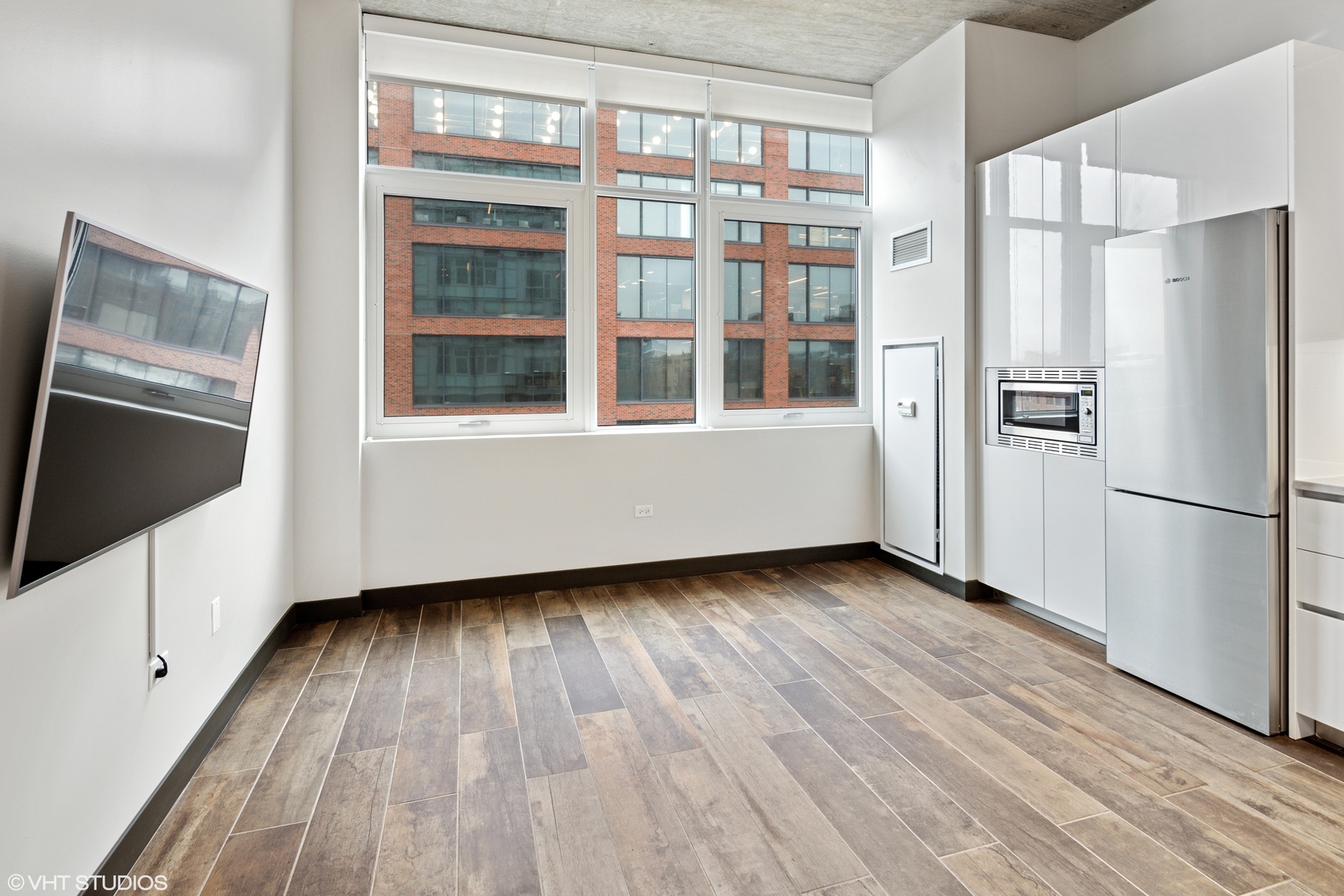 171 N Aberdeen Street 605