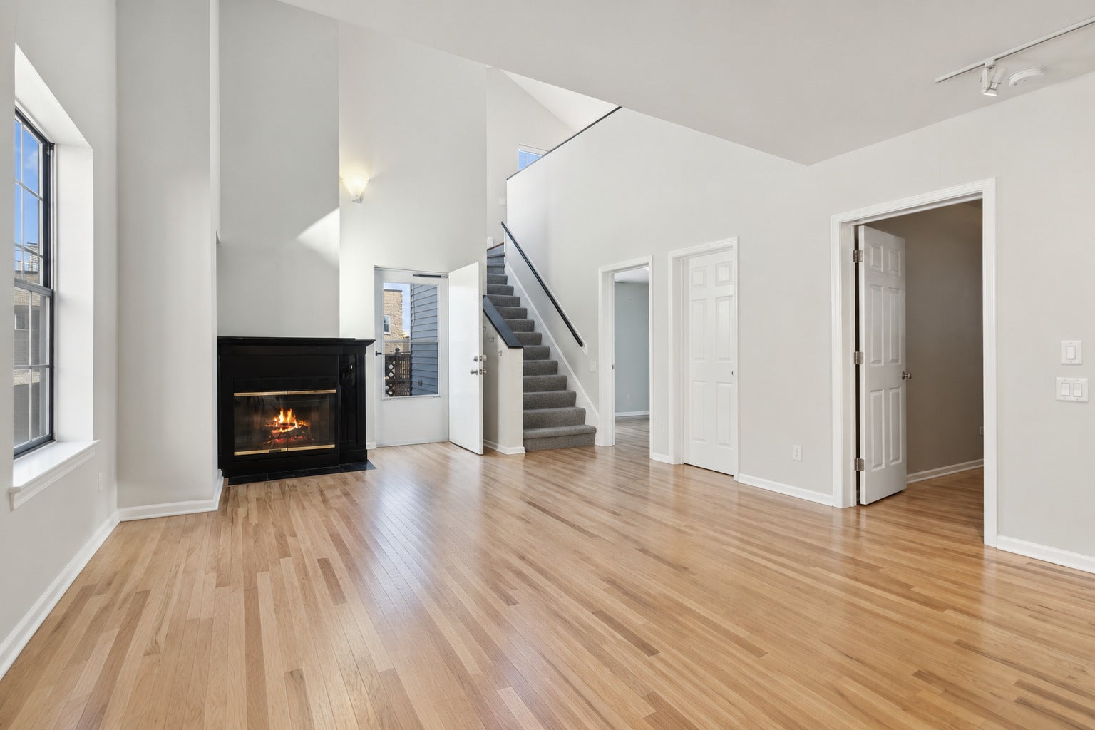 1640 W DIVERSEY Avenue 6