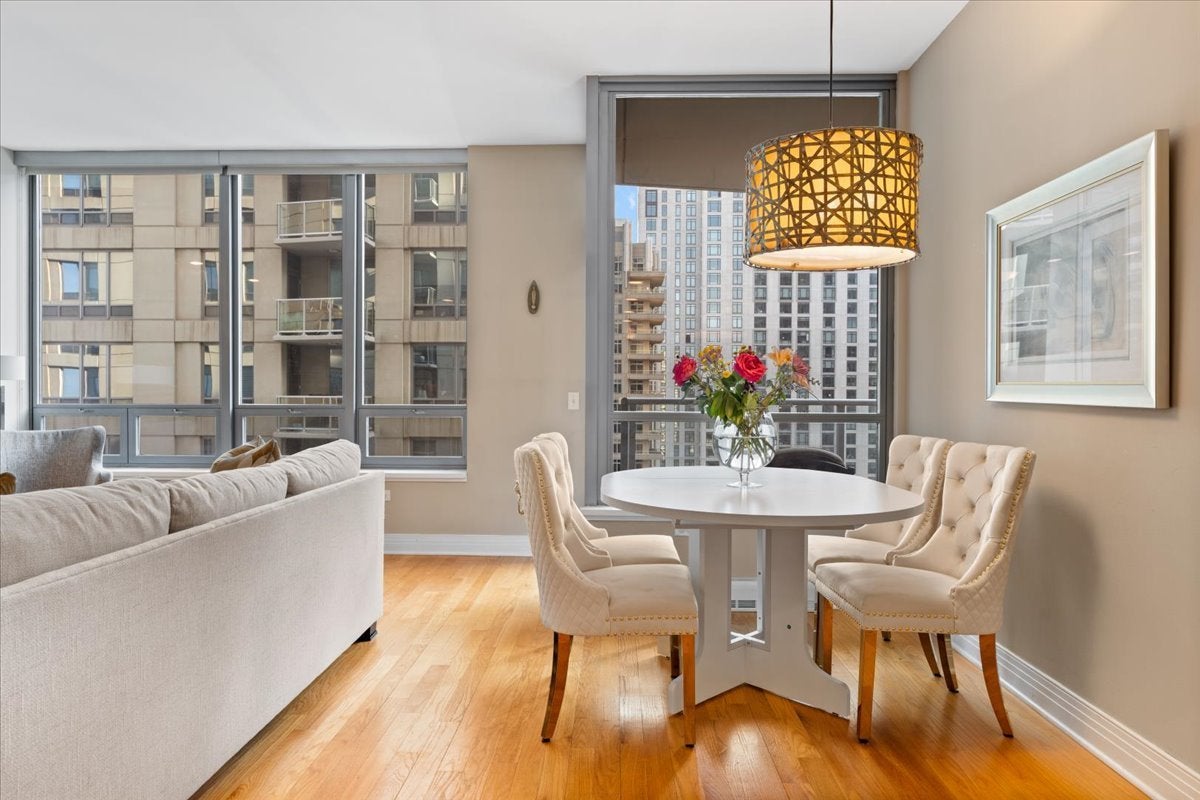 600 N LAKE SHORE Drive 2102