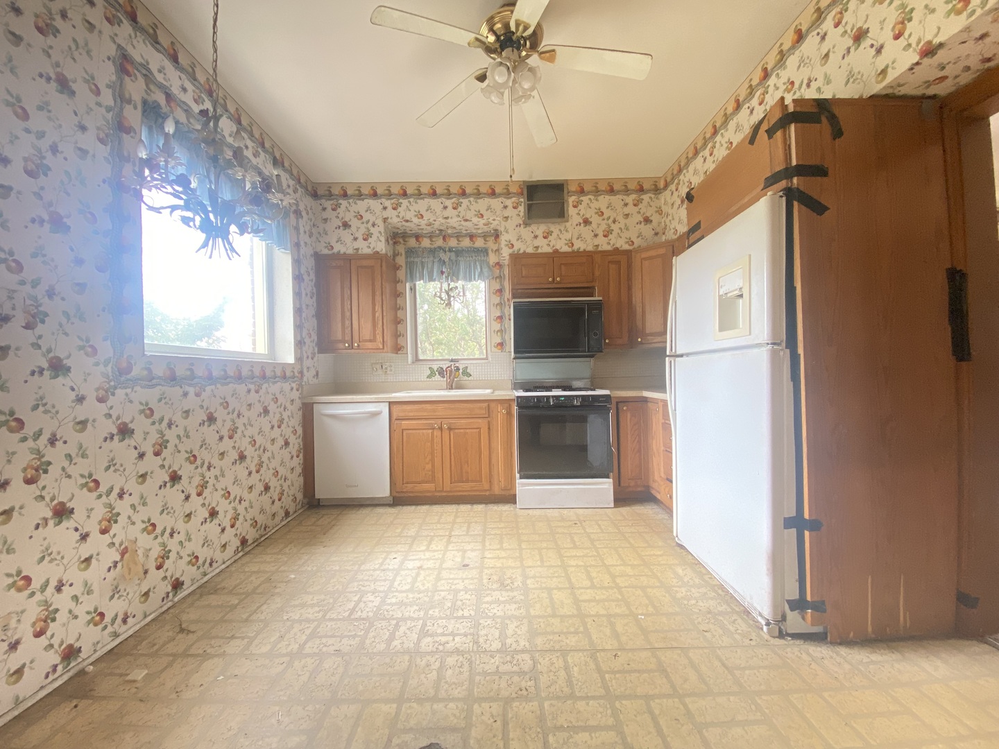 3320 W Ardmore Avenue