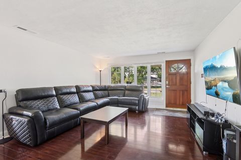 Tiny photo for 1933 Whittier Lane, Schaumburg, IL 60193 (MLS # 12579489)