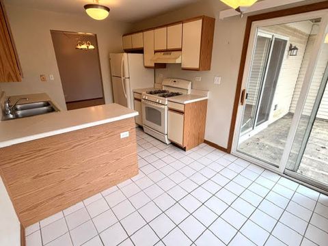 Tiny photo for 1560 Thornfield Lane #3, Roselle, IL 60172 (MLS # 12584045)