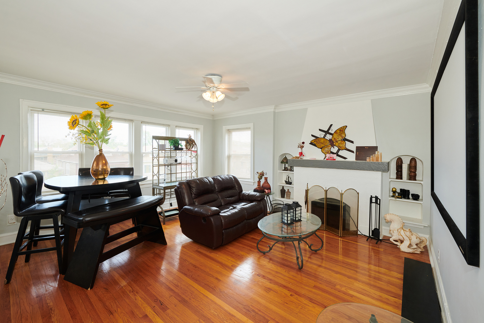 433-35 E 91ST Place