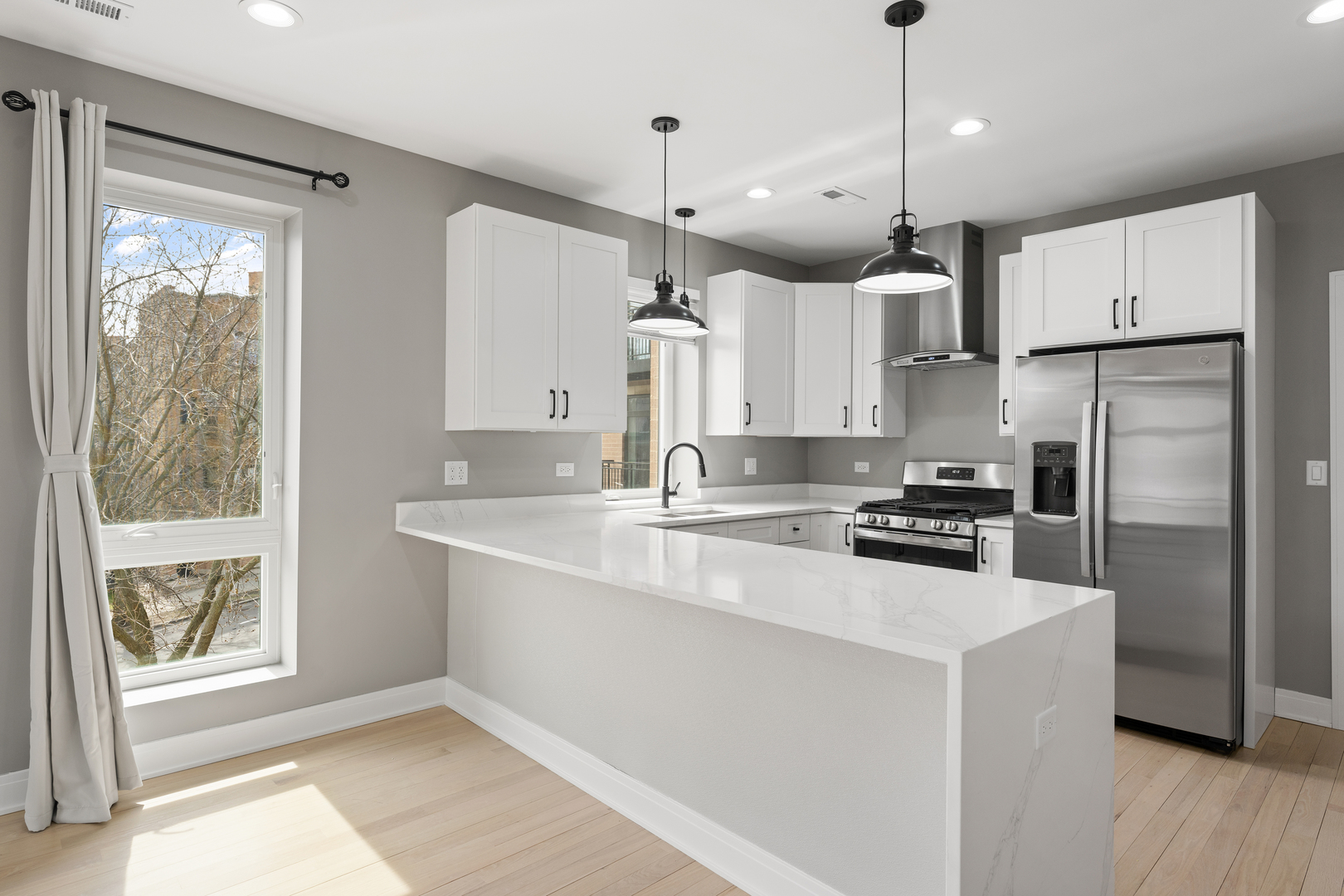 7428 N Rogers Avenue 2E