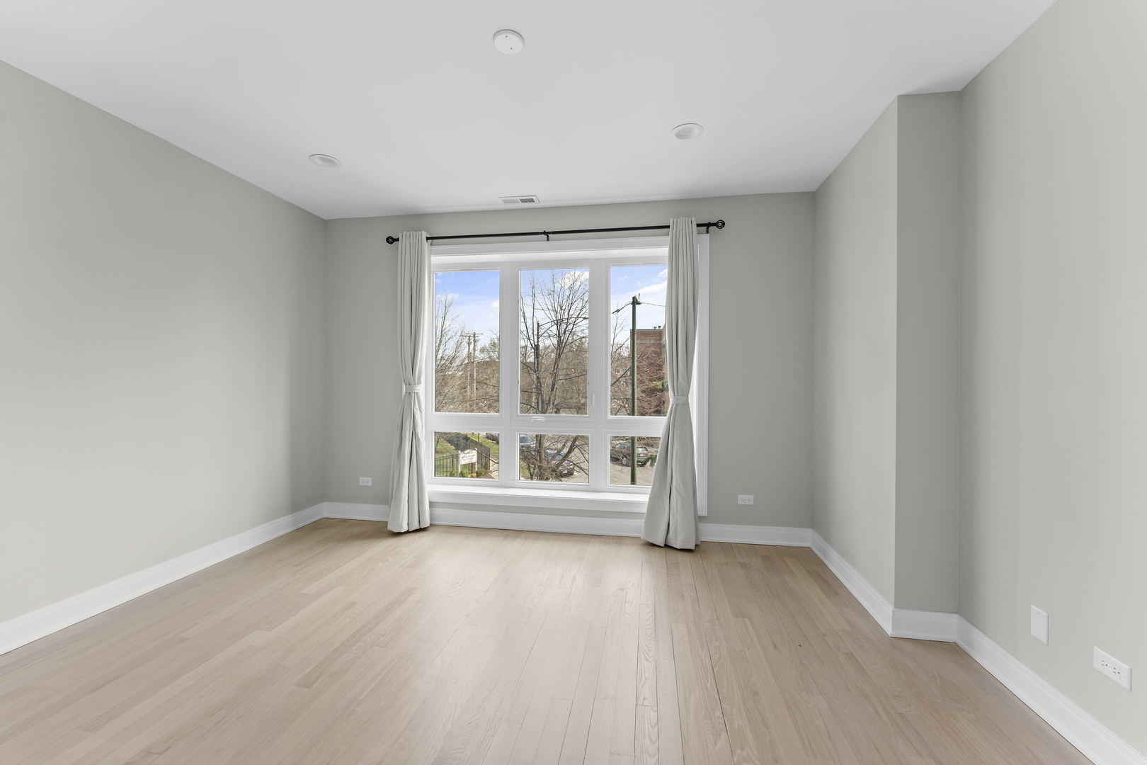 7428 N Rogers Avenue 2E