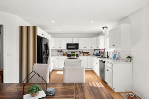 Tiny photo for 1102 Oxford Circle, Sycamore, IL 60178 (MLS # 12569639)