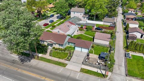 Tiny photo for 3201 Kemman Avenue, Brookfield, IL 60513 (MLS # 12650645)