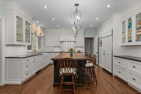 Tiny photo for 701 E Center Avenue, Lake Bluff, IL 60044 (MLS # 12447348)