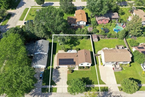 Tiny photo for 5112 W Greenbrier Drive, McHenry, IL 60050 (MLS # 12740761)