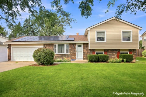 Photo of 5112 W Greenbrier Drive, McHenry, IL 60050 (MLS # 12740761)