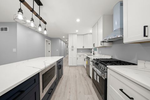 Tiny photo for 3723 W 104th Street, Chicago, IL 60655 (MLS # 12486631)