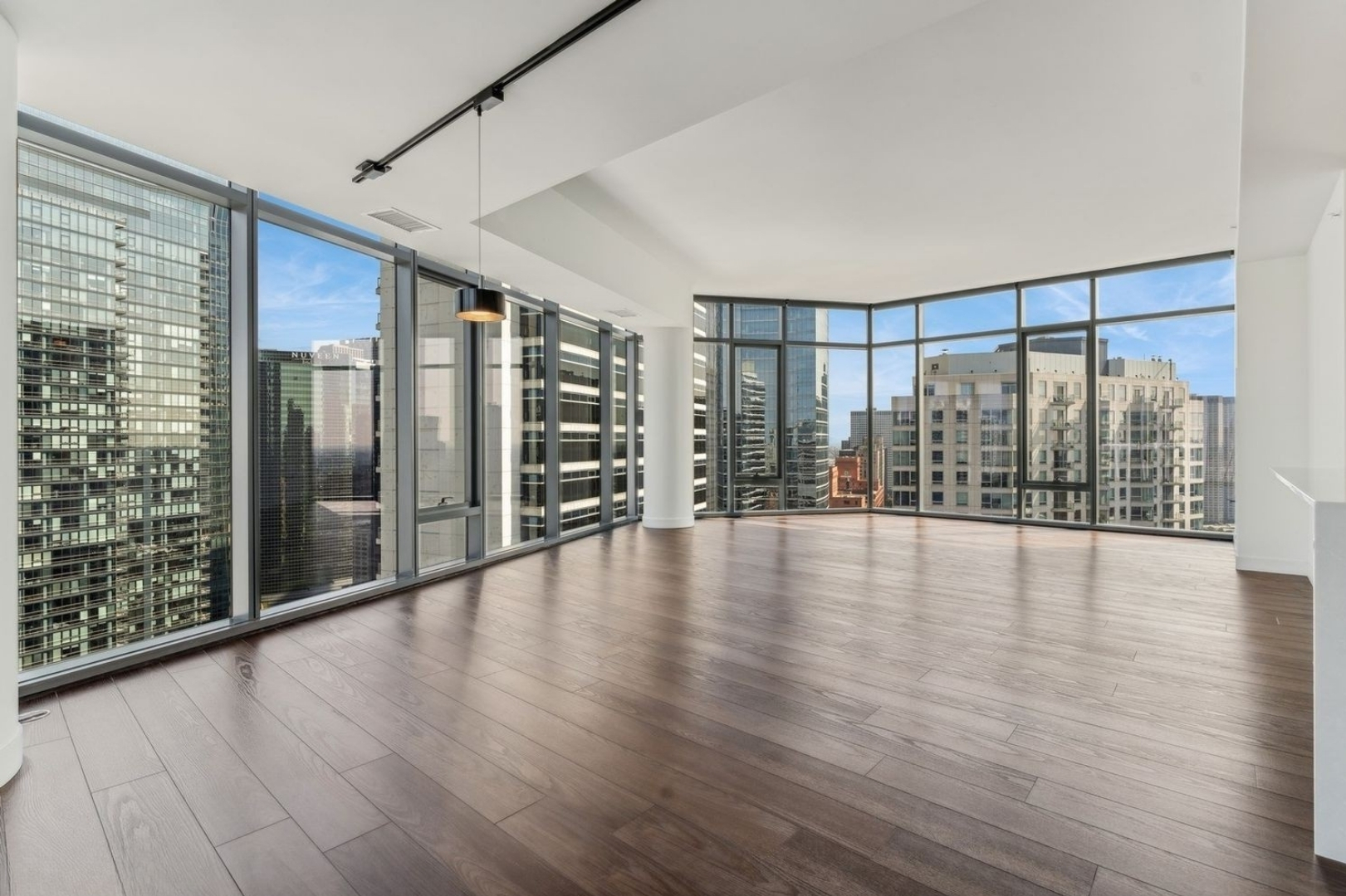 350 N Canal Street 3207