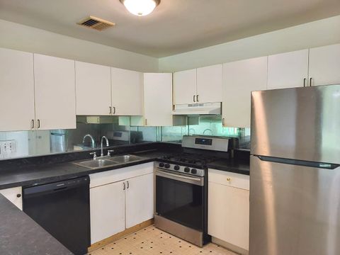 Tiny photo for 5B Kingery Quarter #107, Willowbrook, IL 60527 (MLS # 12521479)