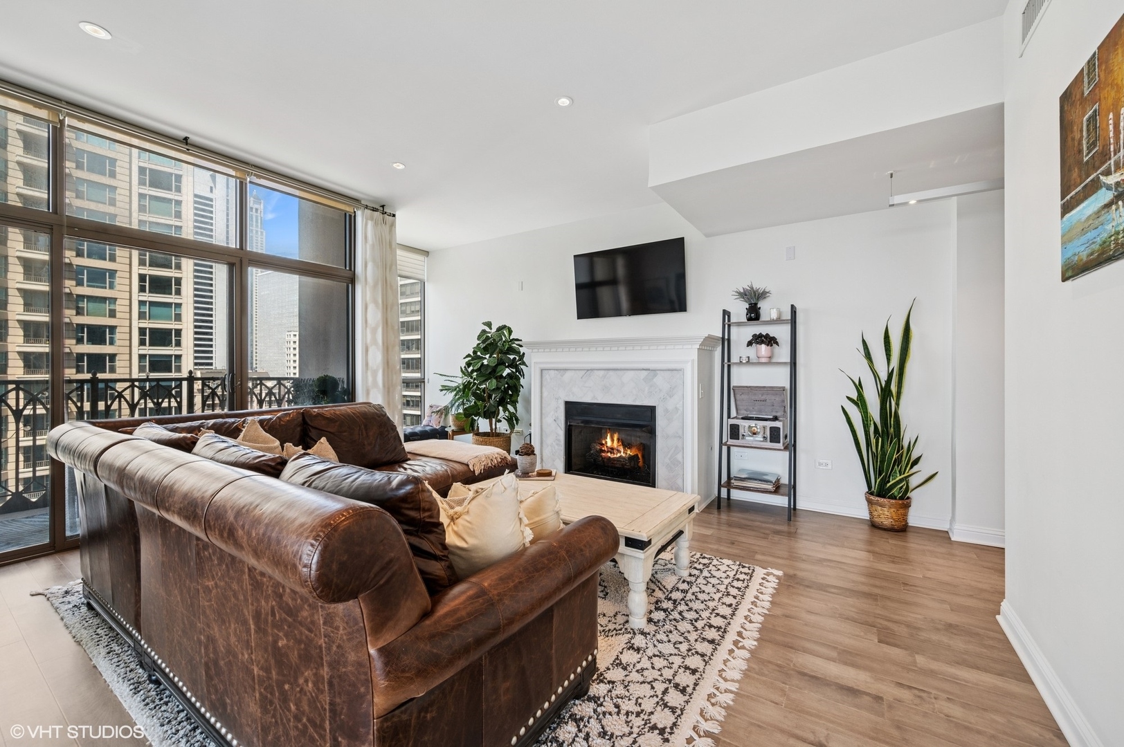 21 E Huron Street 2606