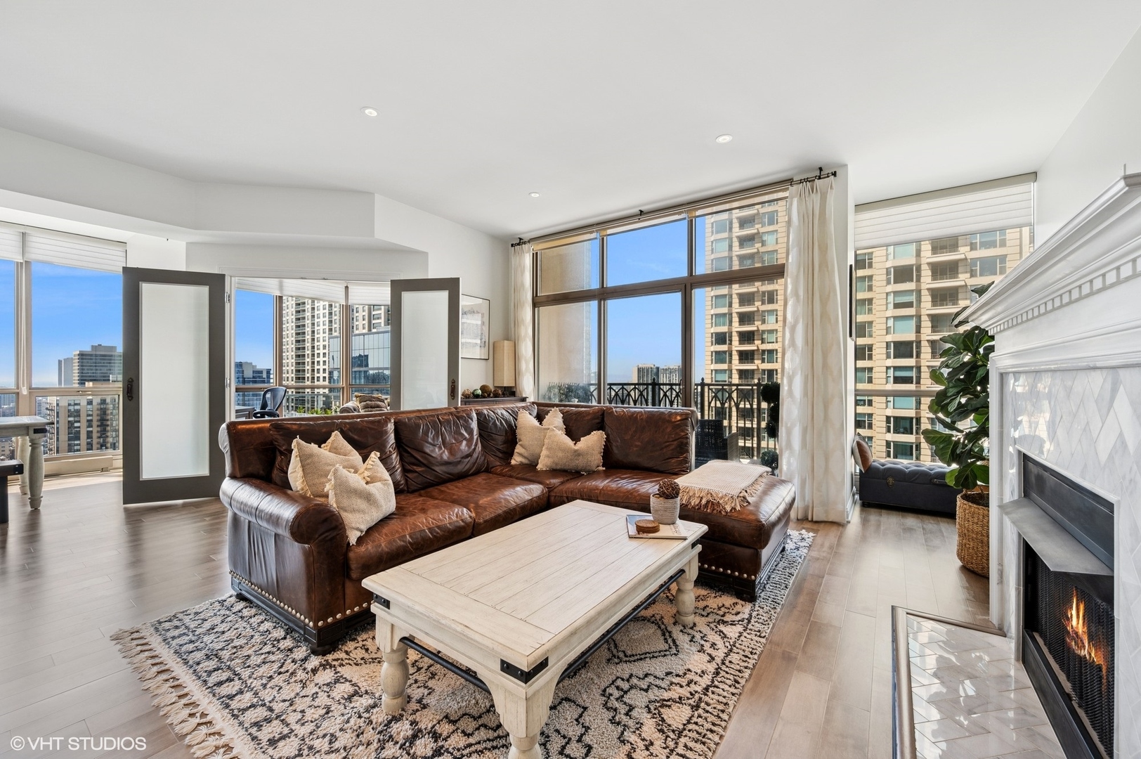 21 E Huron Street 2606