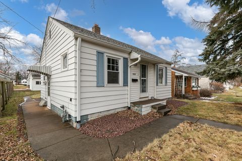 Tiny photo for 1917 33rd Street, Moline, IL 61265 (MLS # 12550400)