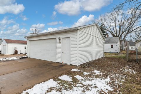 Tiny photo for 1917 33rd Street, Moline, IL 61265 (MLS # 12550400)
