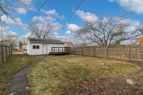 Tiny photo for 1917 33rd Street, Moline, IL 61265 (MLS # 12550400)