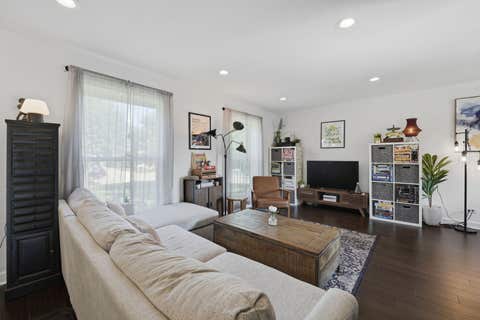 Tiny photo for 572 N Walnut Lane, Schaumburg, IL 60194 (MLS # 12726129)