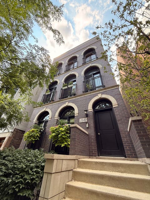 Photo of 3340 N Kenmore Avenue #3, Chicago, IL 60657 (MLS # 12731994)