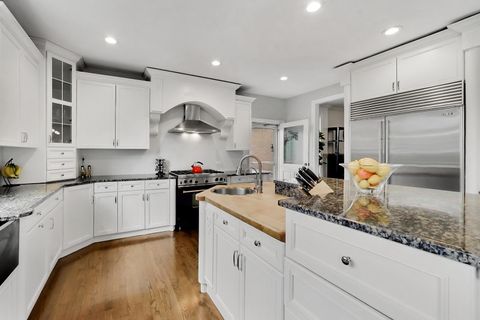 Tiny photo for 1414 Canterbury Lane, Glenview, IL 60025 (MLS # 12600191)