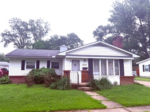 Photo of 1331 S Pine Street, Centralia, IL 62801 (MLS # 12662803)