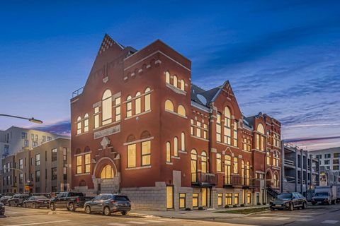 Photo of 505 W Elm Street #105, Chicago, IL 60610 (MLS # 12605615)