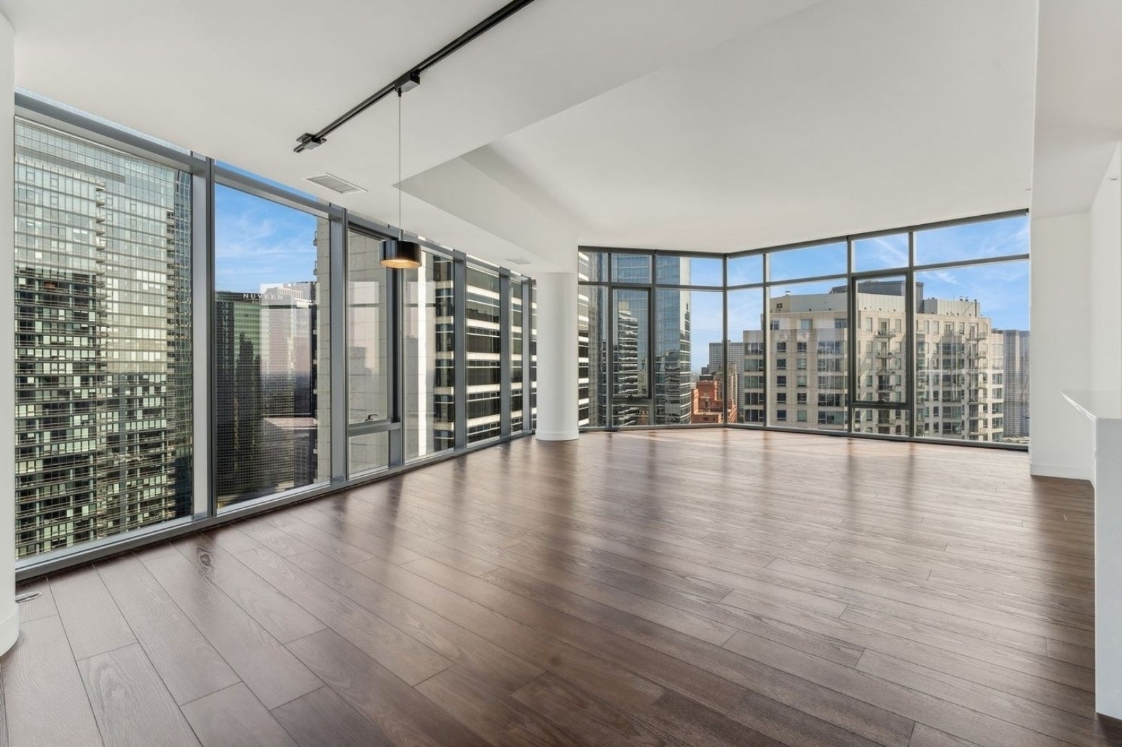 350 N Canal Street 3207