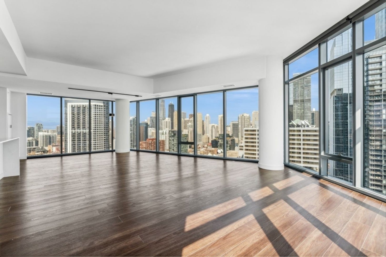 350 N Canal Street 3207
