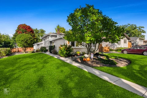 Tiny photo for 562 Coolidge Avenue, Glen Ellyn, IL 60137 (MLS # 12790485)